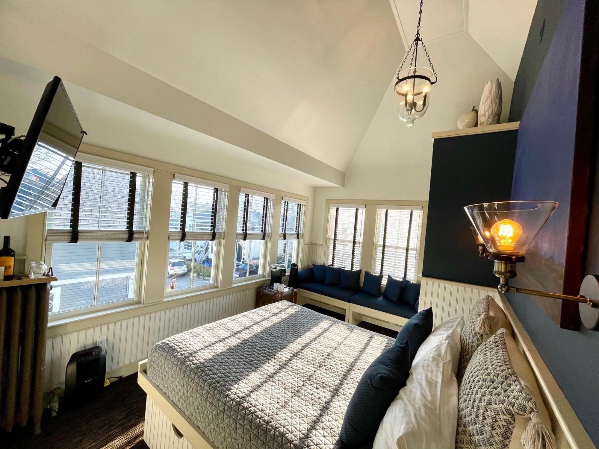 White Porch Inn Провинстаун Экстерьер фото